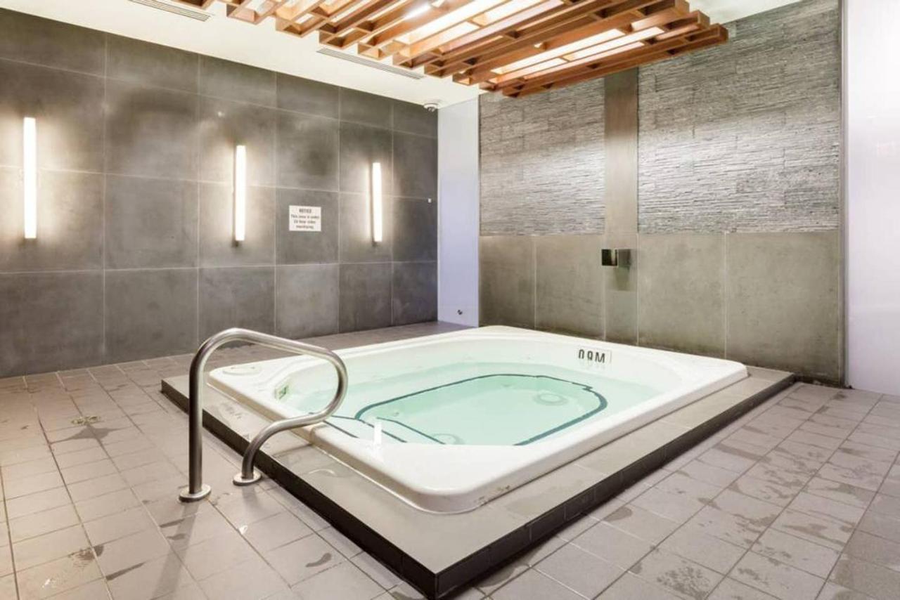 Stunning Views Of Downtown - Luxury High Rise With King Bed! Villa Toronto Exterior photo