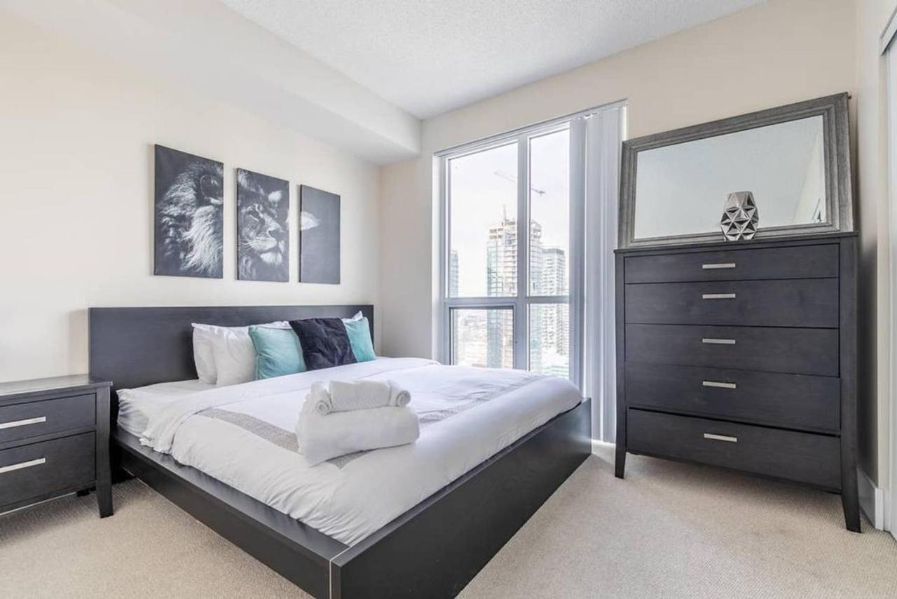 Stunning Views Of Downtown - Luxury High Rise With King Bed! Villa Toronto Exterior photo