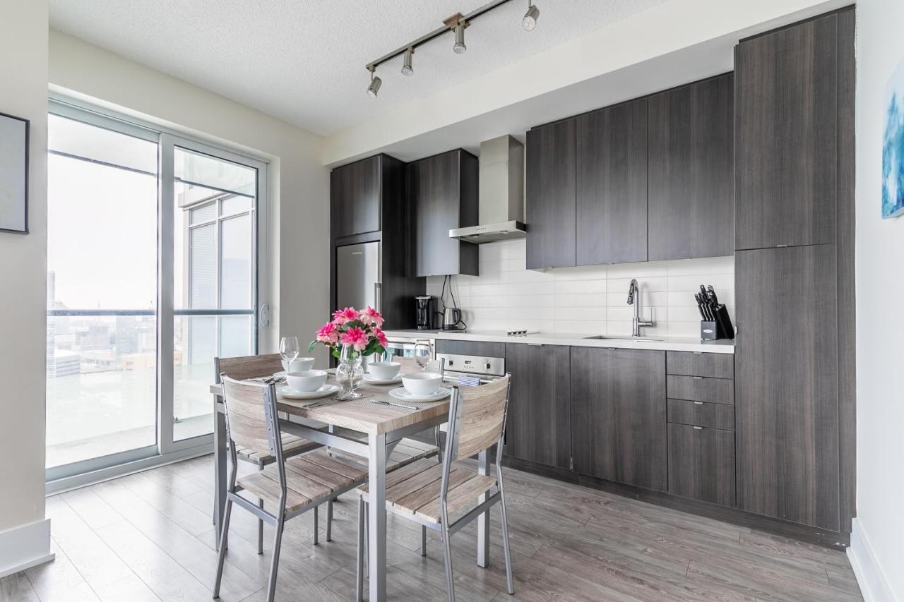 Stunning Views Of Downtown - Luxury High Rise With King Bed! Villa Toronto Exterior photo